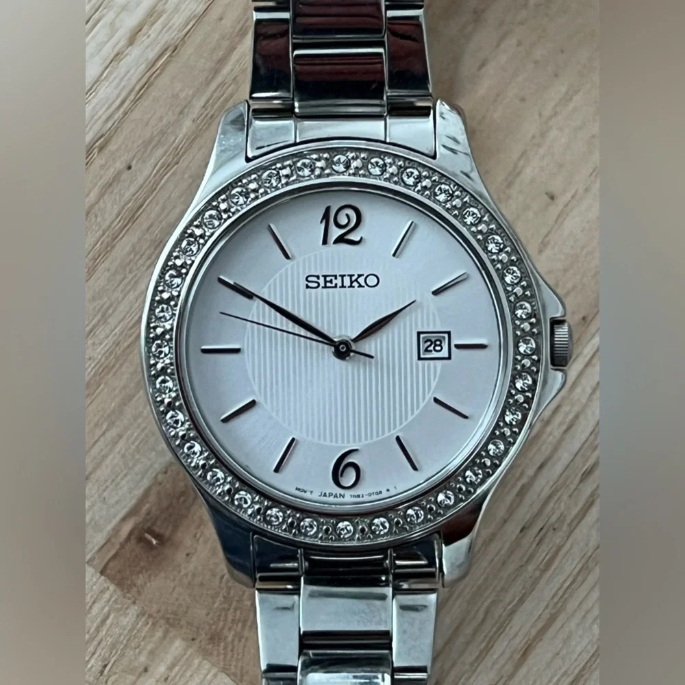 Seiko Ladies Watch Crystals Stainless Bracelet Dial Hands Date Window